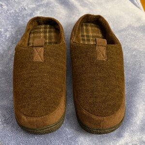 isotoner Men's Dark Brown Slip-On Loafers